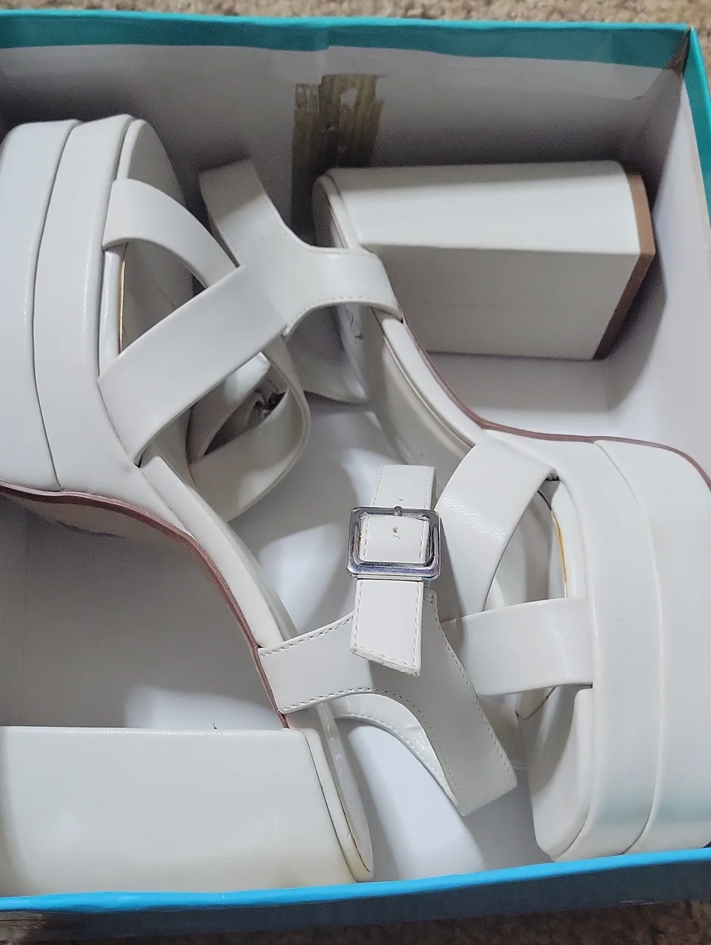 NIB Women's White Platform Block Heel Sandals with Ankle Buckle